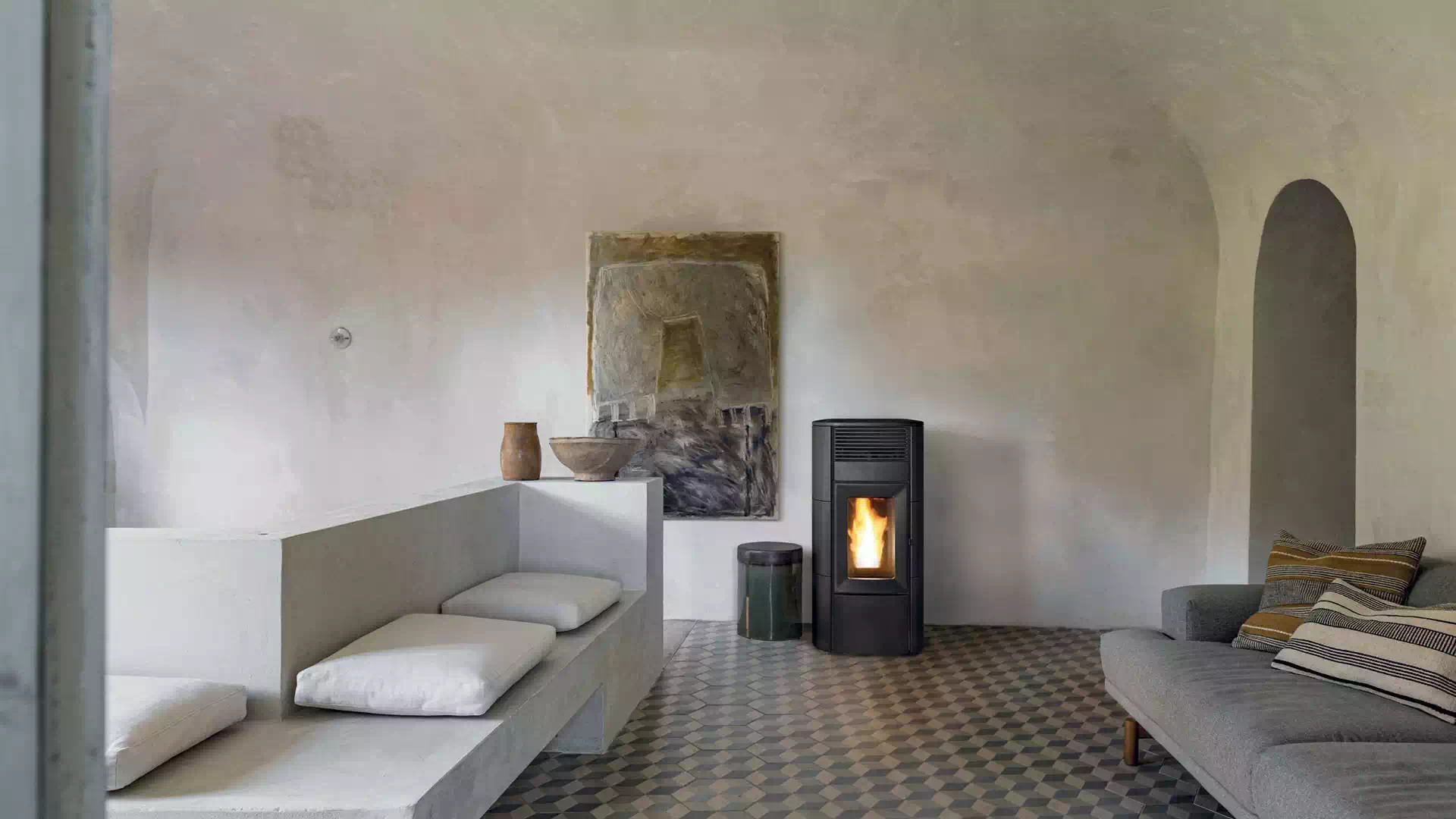 Installazione in casa a Bologna di stufe combinate legna-pellet