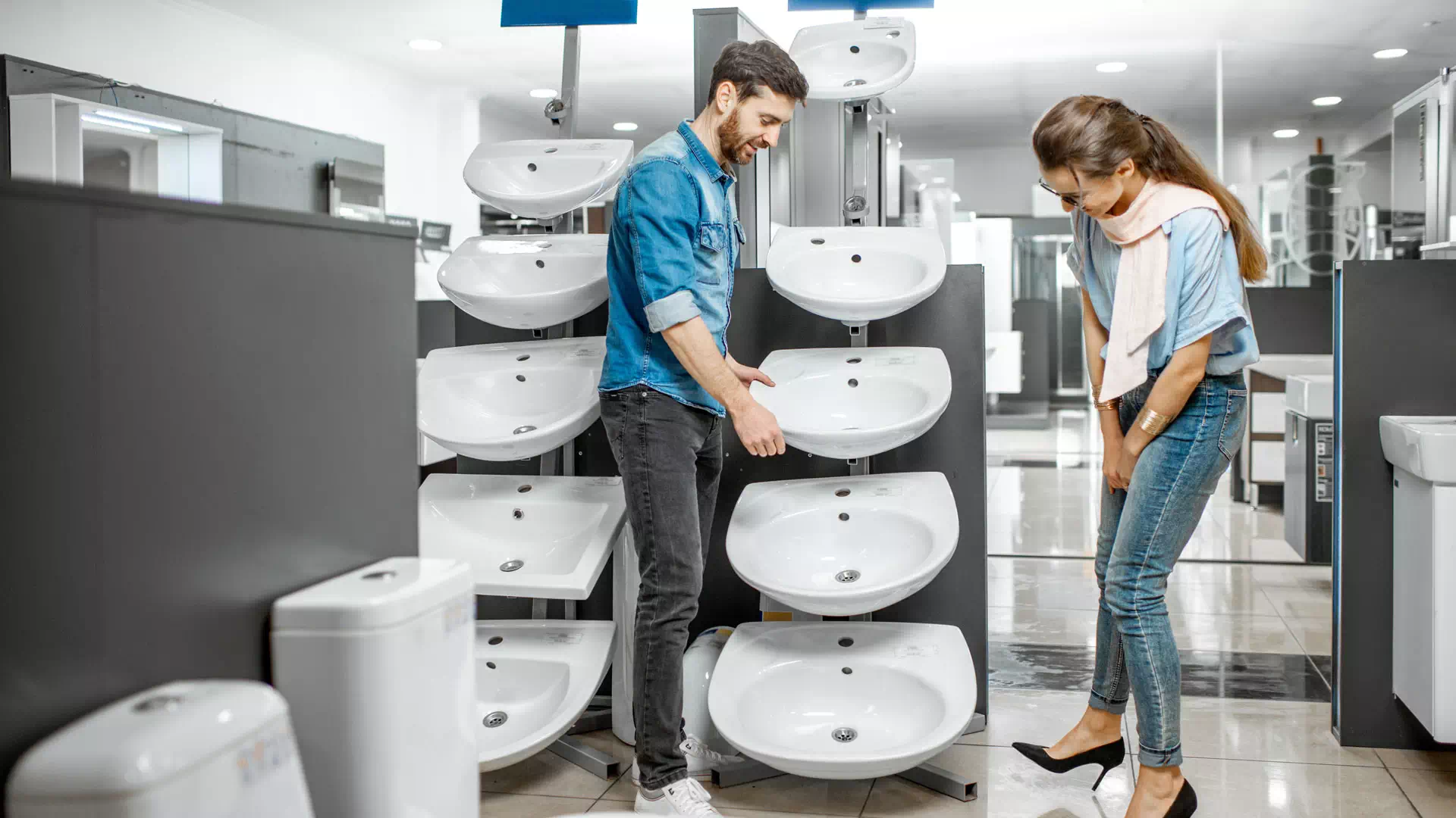 Lavandini-bianchi-il-bagno-di-casa-in-vendita-a-Bologna-assieme-a-sanitari-moderni Lavandini bianchi il bagno di casa in vendita a Bologna assieme a sanitari moderni