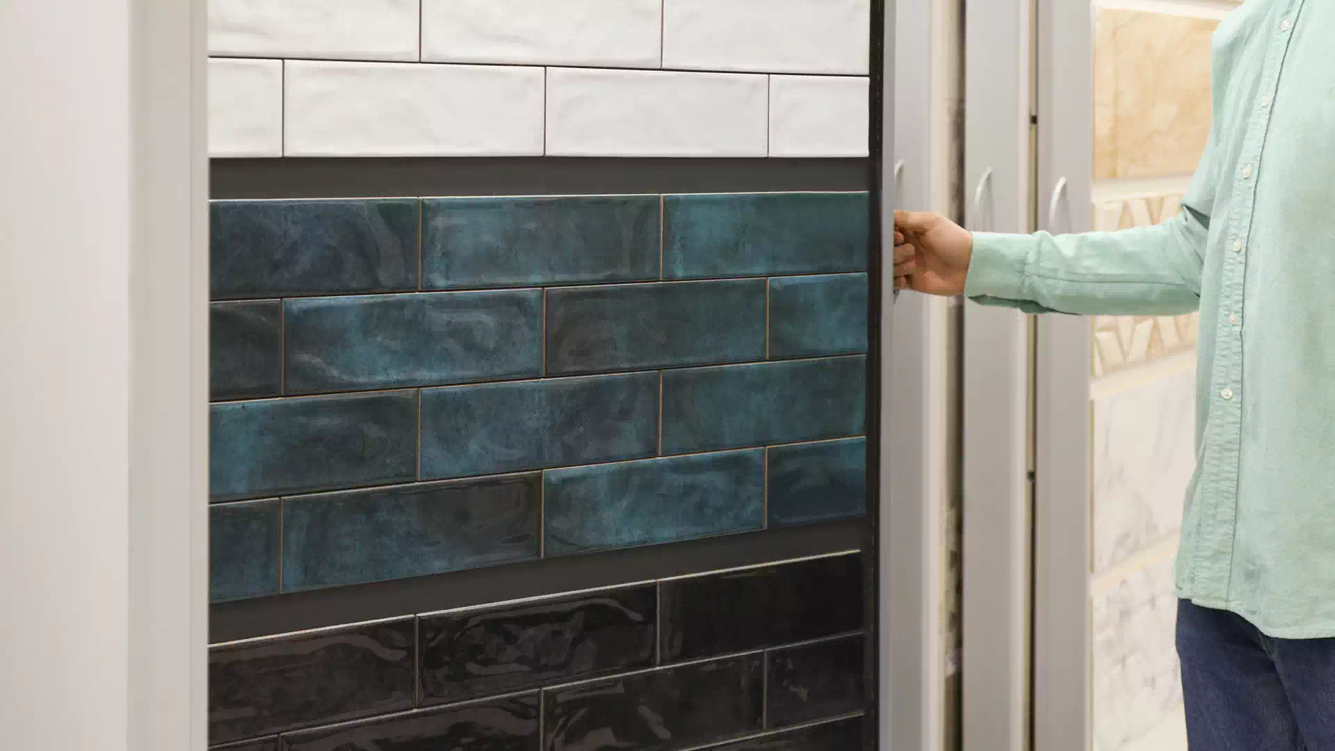 Rivestimenti per le pareti del bagno in ceramica e resina in offerta a Bologna