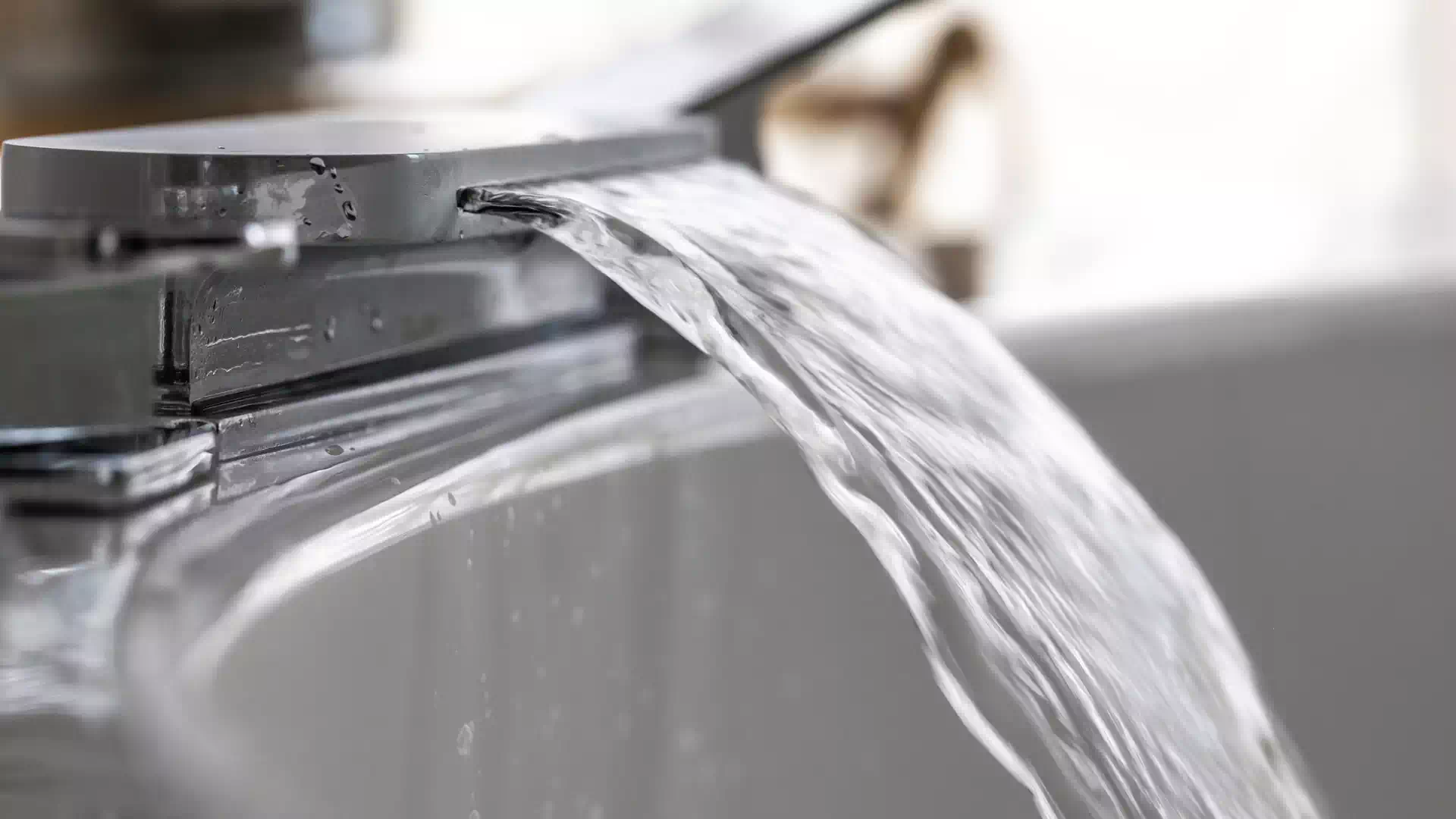 Rubinetto a cascata di design in vendita a Bologna per l’idromassaggio in casa 