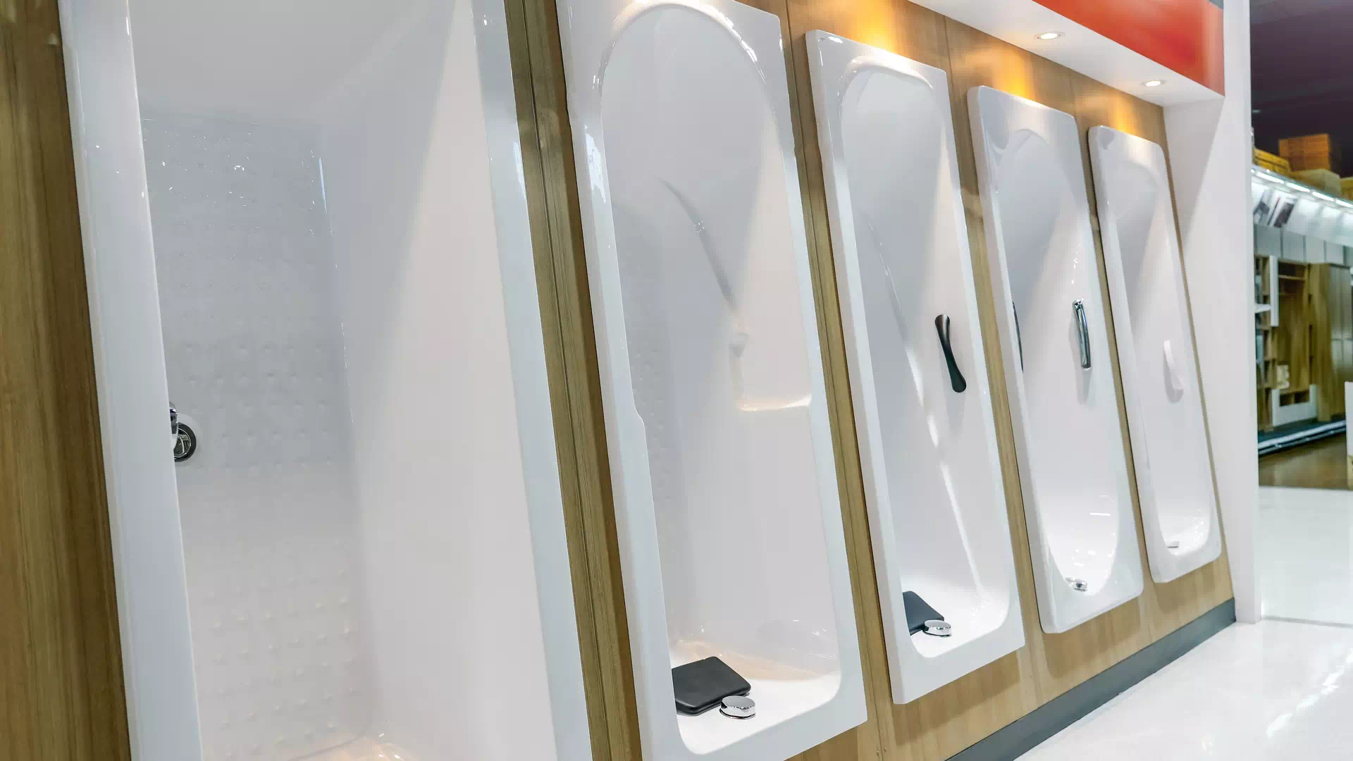 Showroom di vasche da bagno freestanding e idromassaggio in offerta a Bologna 