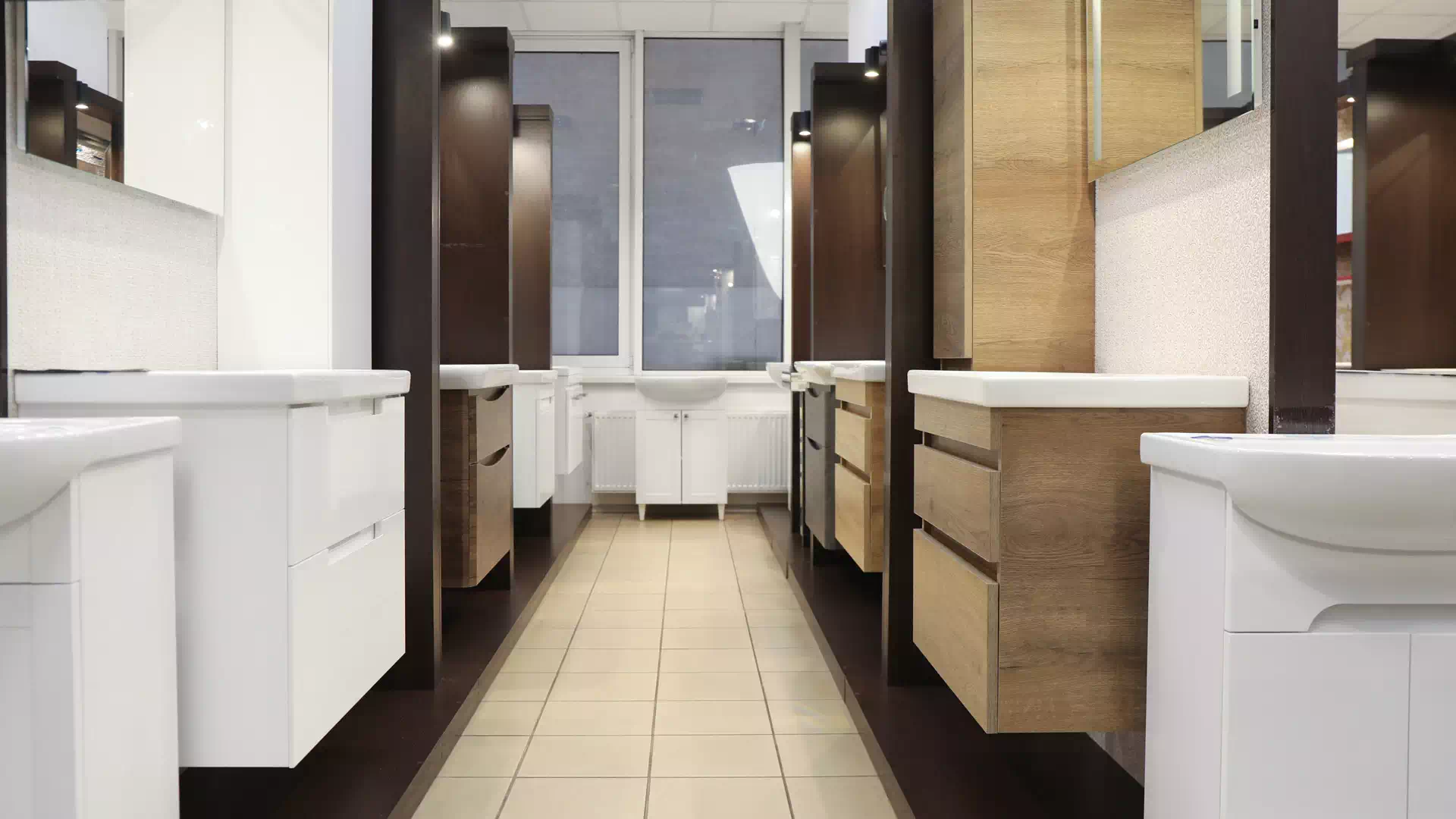 Showroom per la vendita di arredo bagno a Bologna con, nuovi sanitari e termoarredo