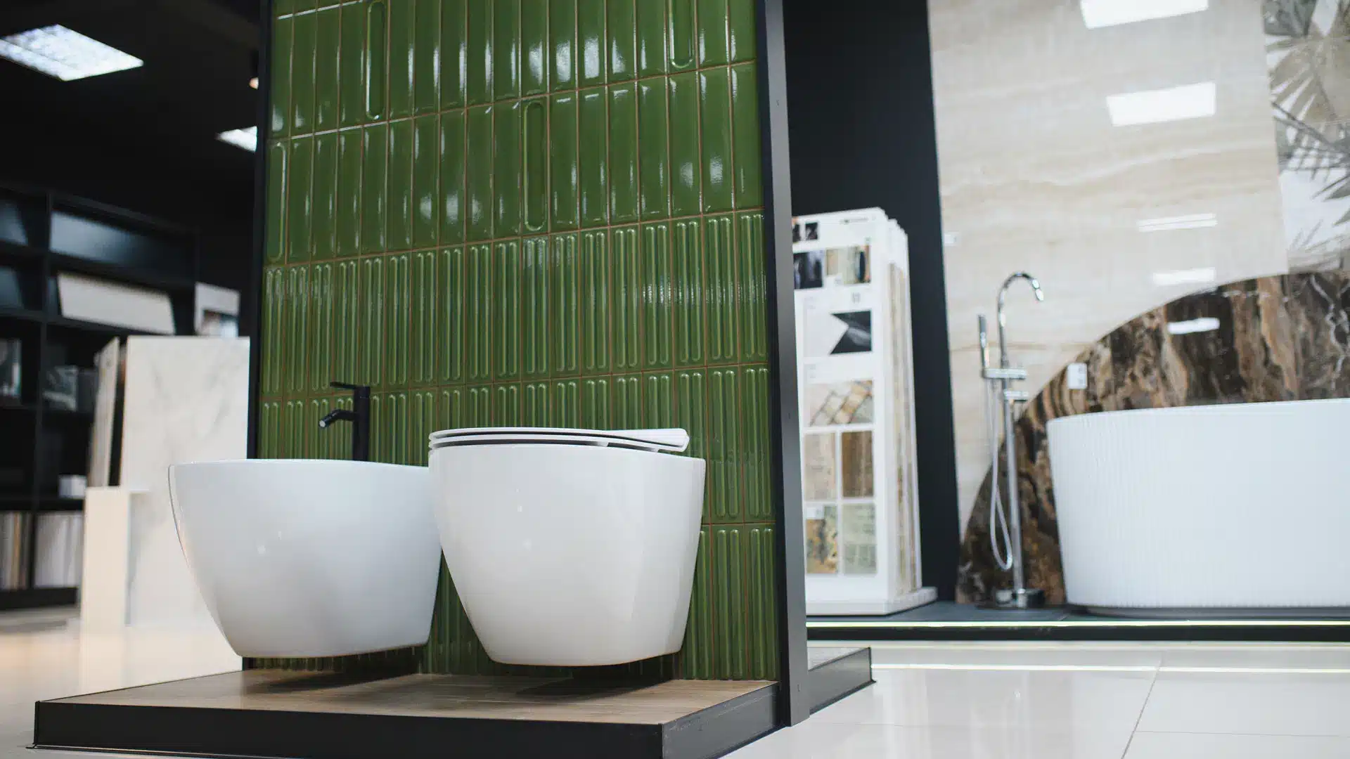 WC moderni sospesi e bidet in offerta a bologna nello Showroom di arredo bagno di GRUPPO EUROGROSS